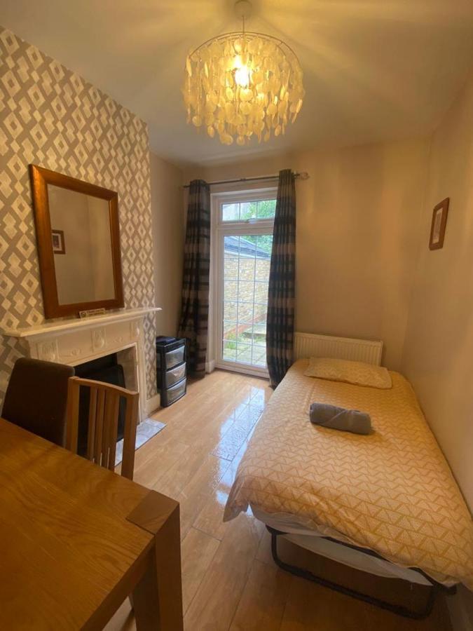 3 Bedroom House Ealing Hébergement de vacances Londres